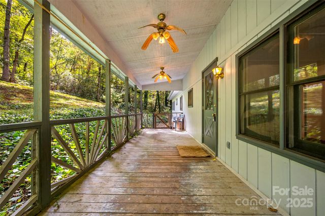 102 Windwood Hill Road, Hendersonville, NC 28739