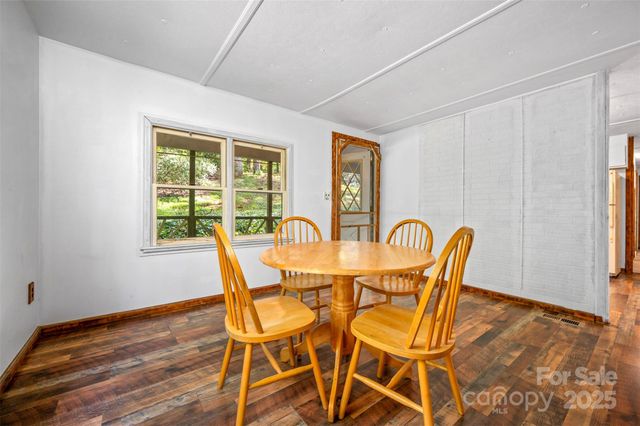 102 Windwood Hill Road, Hendersonville, NC 28739