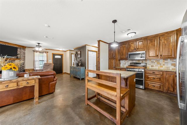 814 N Harrison Street, West, TX 76691