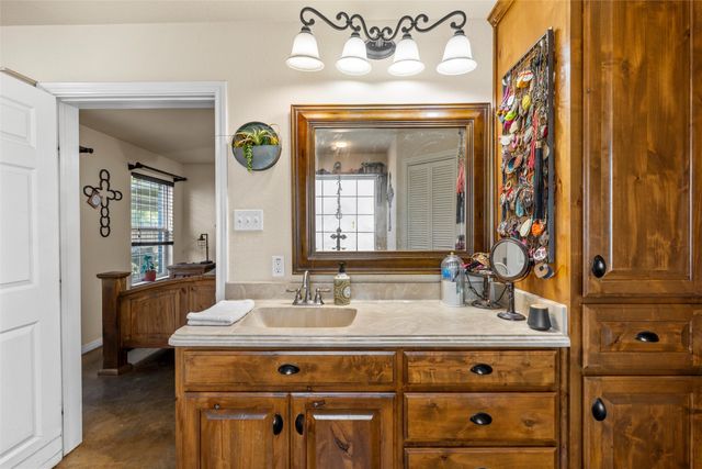 814 N Harrison Street, West, TX 76691