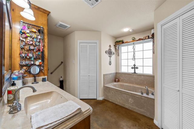 814 N Harrison Street, West, TX 76691