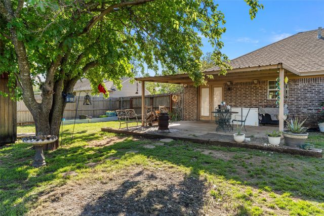 814 N Harrison Street, West, TX 76691