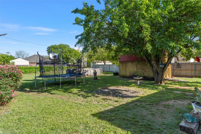 814 N Harrison Street, West, TX 76691