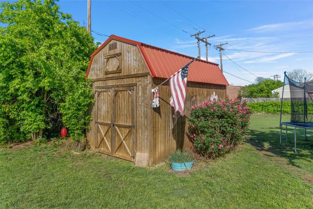 814 N Harrison Street, West, TX 76691