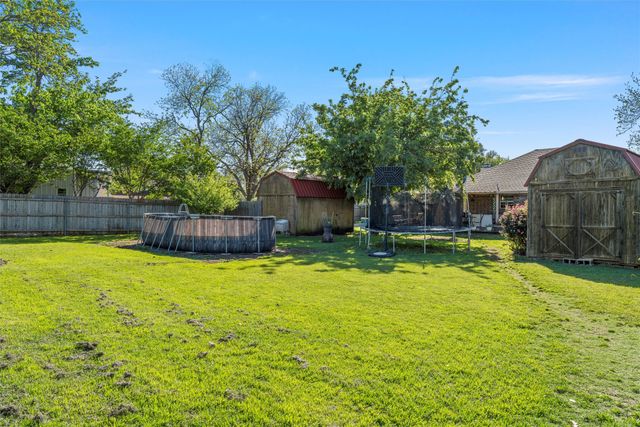 814 N Harrison Street, West, TX 76691
