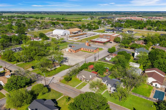 814 N Harrison Street, West, TX 76691