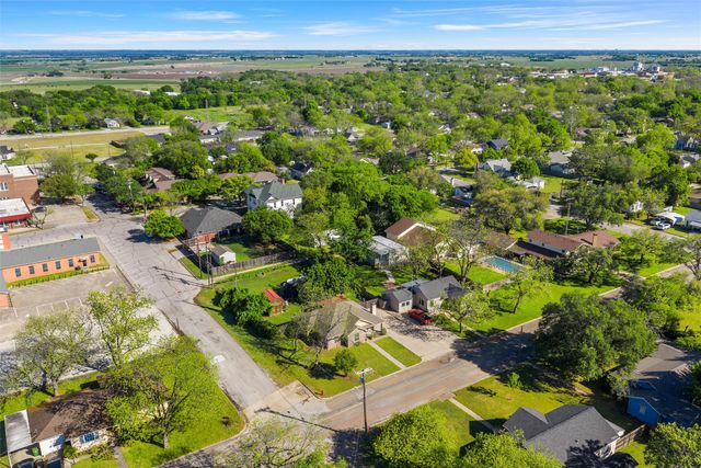814 N Harrison Street, West, TX 76691