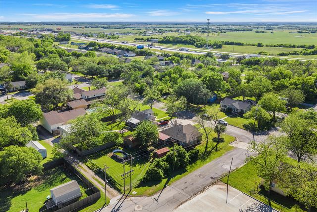 814 N Harrison Street, West, TX 76691