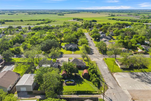 814 N Harrison Street, West, TX 76691