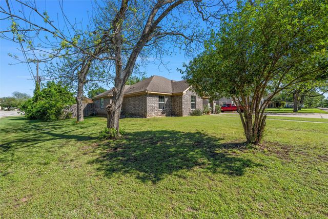 814 N Harrison Street, West, TX 76691