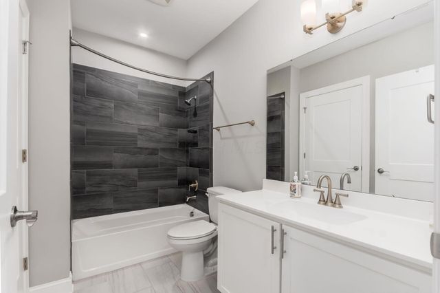 5339 Highpointe Lakes Drive, 403, Westerville, OH 43081