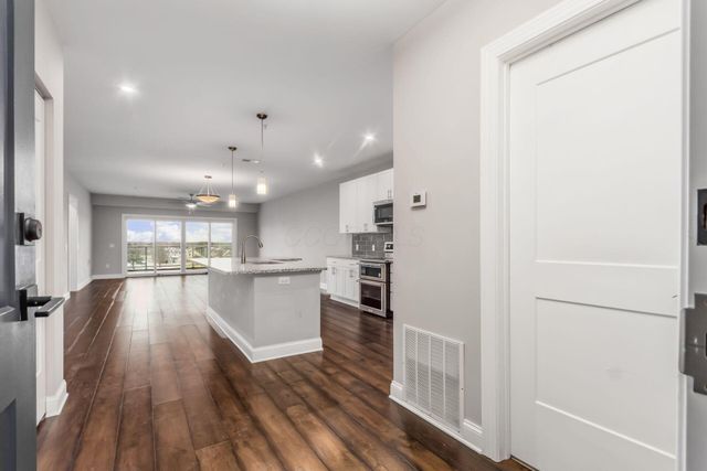 5339 Highpointe Lakes Drive, 403, Westerville, OH 43081