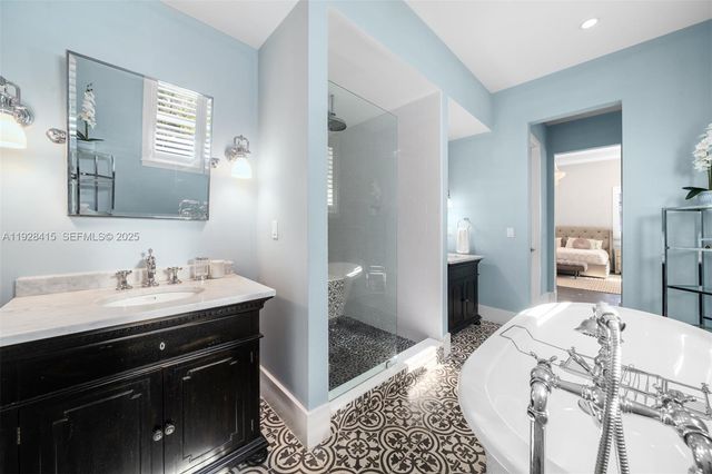 7222 SW 79th Ter, Miami, FL 33143