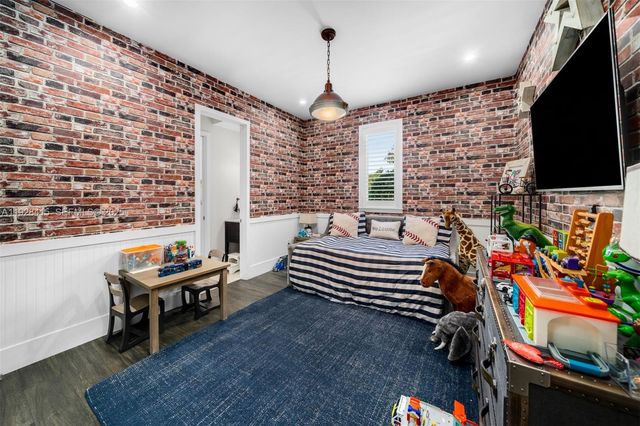 7222 SW 79th Ter, Miami, FL 33143