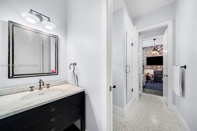 7222 SW 79th Ter, Miami, FL 33143