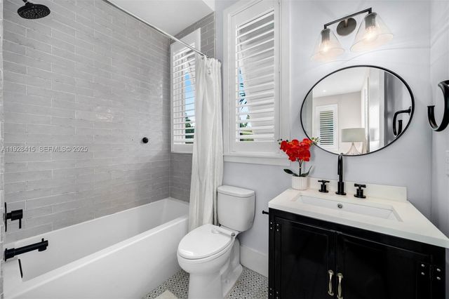 7222 SW 79th Ter, Miami, FL 33143