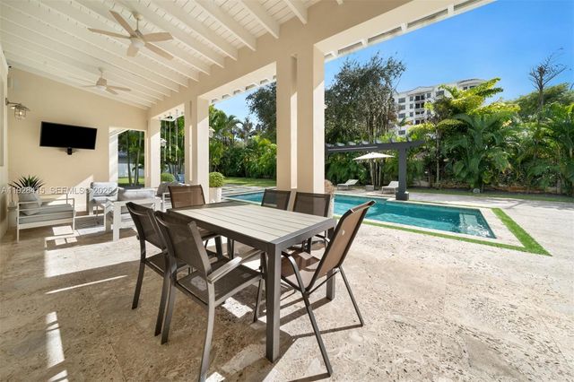 7222 SW 79th Ter, Miami, FL 33143