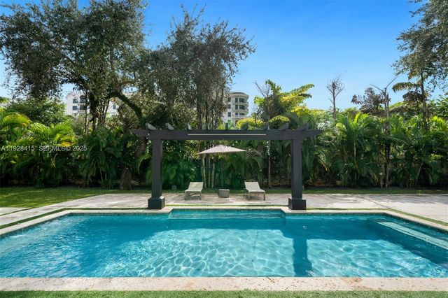 7222 SW 79th Ter, Miami, FL 33143