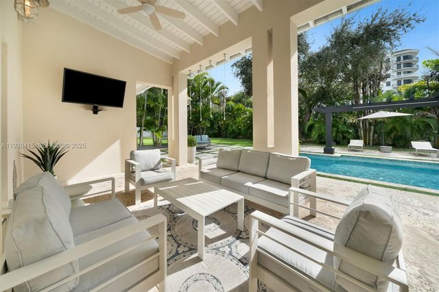 7222 SW 79th Ter, Miami, FL 33143