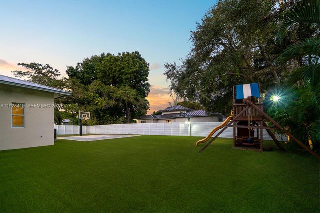 7222 SW 79th Ter, Miami, FL 33143