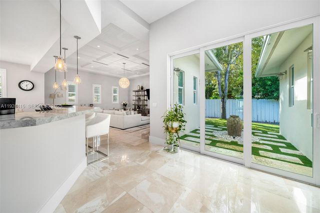 7222 SW 79th Ter, Miami, FL 33143