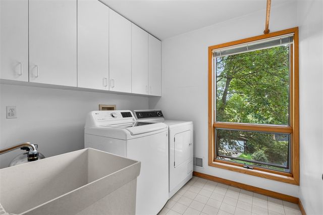 1828 Greenlawn Avenue, Kalamazoo, MI 49006