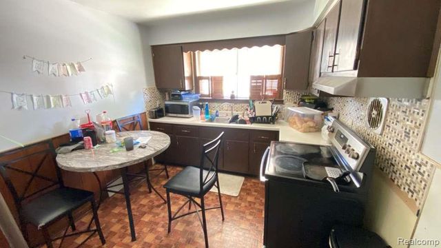 11268 Jewett Avenue, Warren, MI 48089