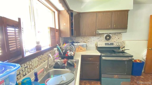 11268 Jewett Avenue, Warren, MI 48089