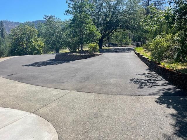 180 Sun Oak Way, Grants Pass, OR 97526