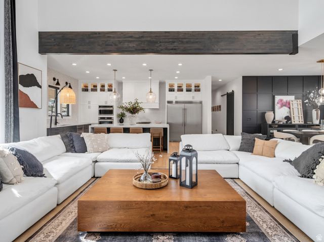 6861 E SUMMIT PEAK CIR, Huntsville, UT 84317