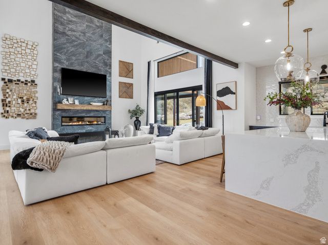 6861 E SUMMIT PEAK CIR, Huntsville, UT 84317
