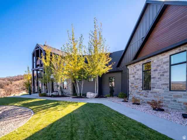 6861 E SUMMIT PEAK CIR, Huntsville, UT 84317