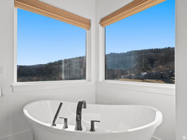 6861 E SUMMIT PEAK CIR, Huntsville, UT 84317