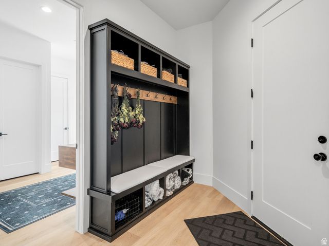 6861 E SUMMIT PEAK CIR, Huntsville, UT 84317
