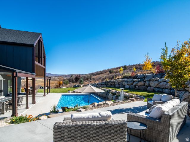 6861 E SUMMIT PEAK CIR, Huntsville, UT 84317