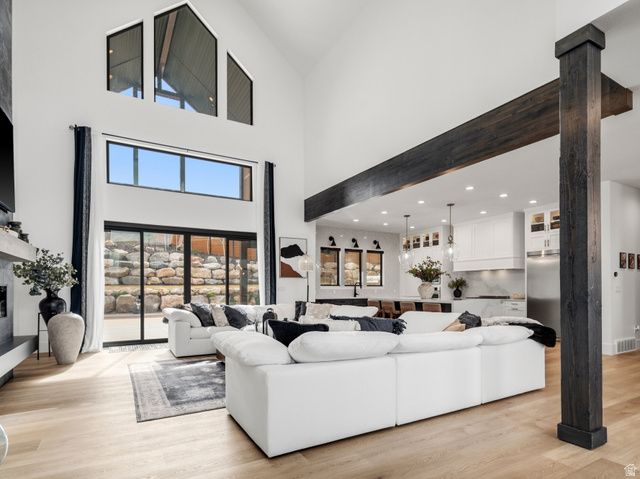 6861 E SUMMIT PEAK CIR, Huntsville, UT 84317