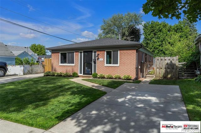 4737 Glenis Street, Dearborn Heights, MI 48125