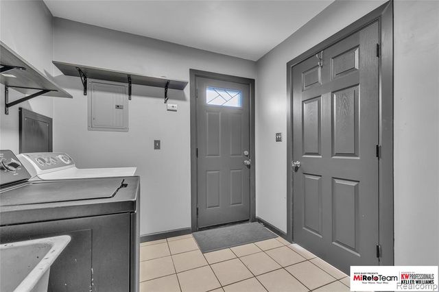 4737 Glenis Street, Dearborn Heights, MI 48125