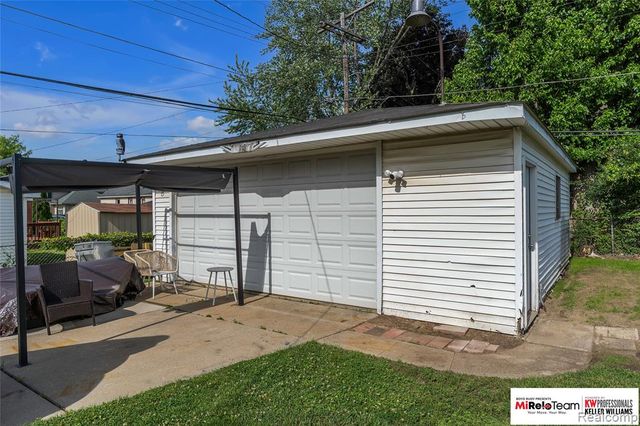 4737 Glenis Street, Dearborn Heights, MI 48125