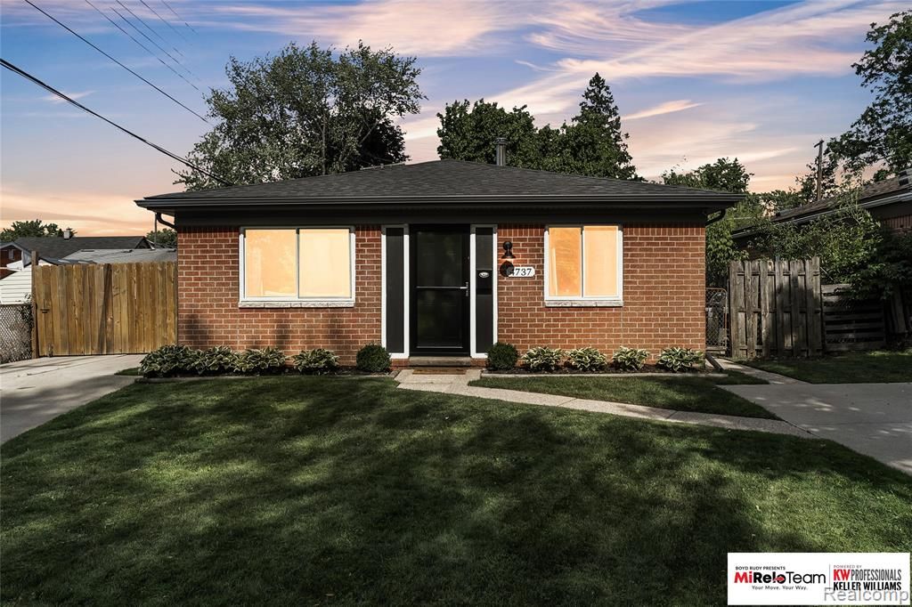 4737 Glenis Street, Dearborn Heights, MI 48125