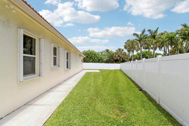 10075 Freesian Way, Lake Worth, FL 33449