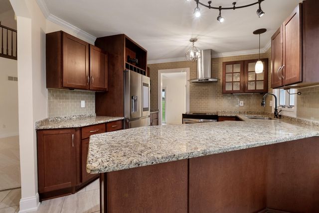 1055 Mission Hills Court, Chesterton, IN 46304