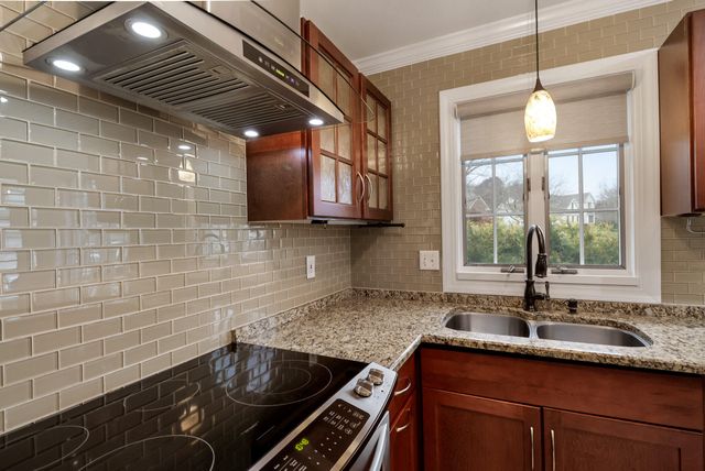 1055 Mission Hills Court, Chesterton, IN 46304