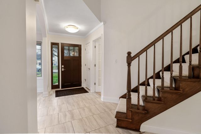 1055 Mission Hills Court, Chesterton, IN 46304