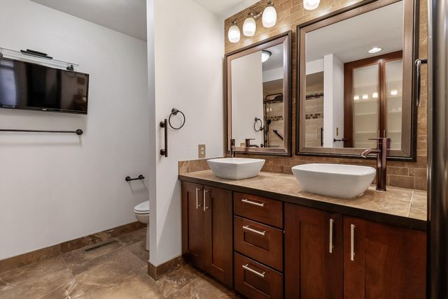 1055 Mission Hills Court, Chesterton, IN 46304