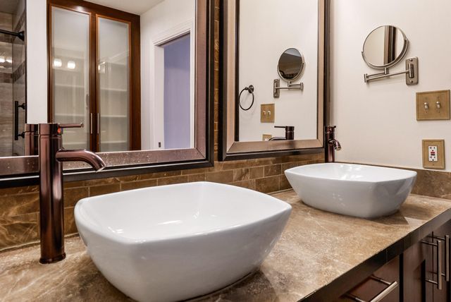 1055 Mission Hills Court, Chesterton, IN 46304