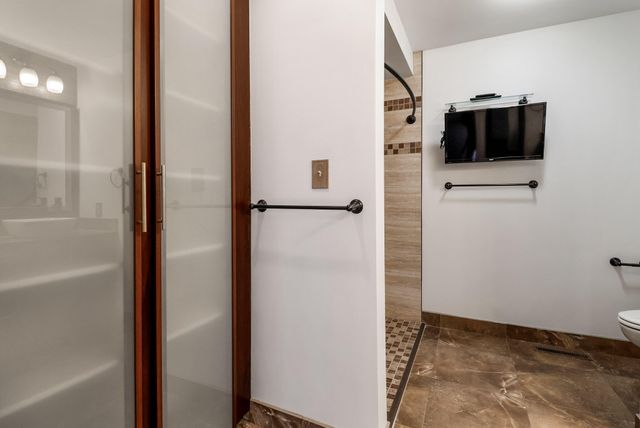 1055 Mission Hills Court, Chesterton, IN 46304