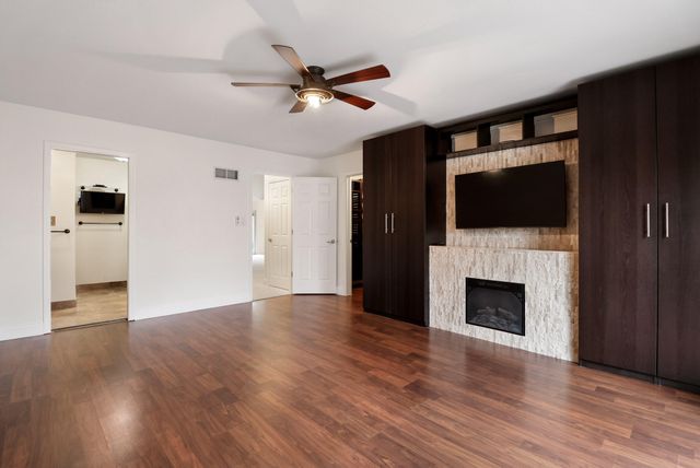 1055 Mission Hills Court, Chesterton, IN 46304