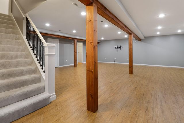 1055 Mission Hills Court, Chesterton, IN 46304