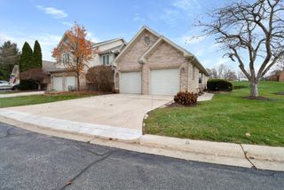 1055 Mission Hills Court, Chesterton, IN 46304